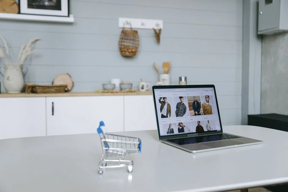 This photo is taken by Lubos Volkov for UX Store while giving a tips on how to become better designer.

After your reach certain skill level is it harder and harder to get any better … In order to progress you need to constantly push yourself to the limits and learn new things … Photo: https://www.instagram.com/lubosvolkov/ For: https://uxstore.com